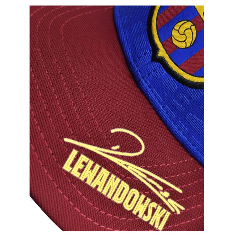 czapka-z-daszkiem-fc-barcelona-lewandowski-junior-1.webp