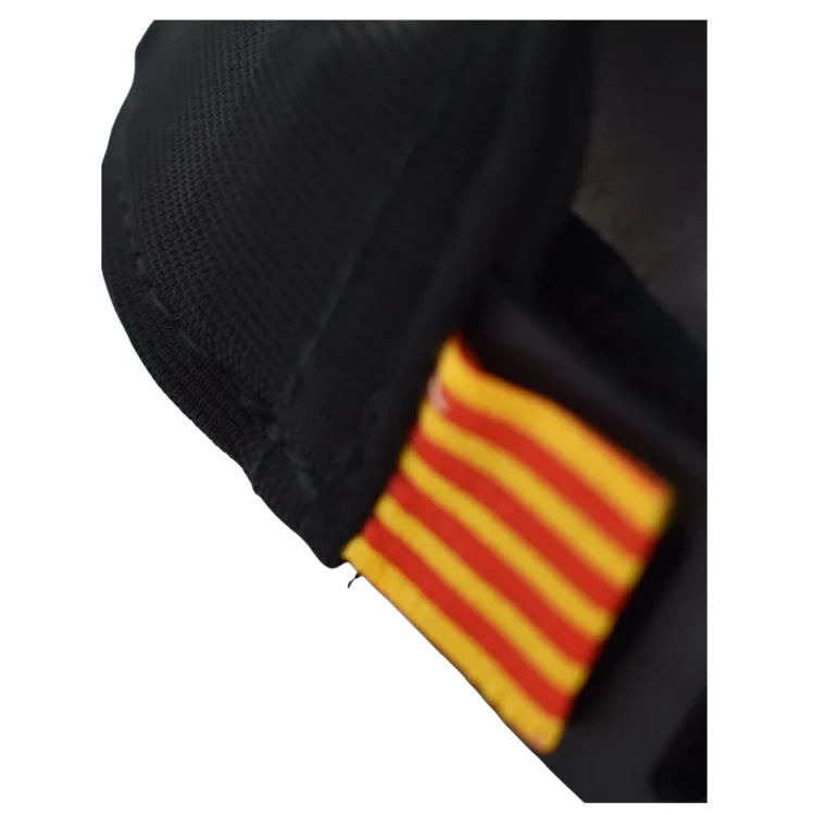 czapka-fc-barcelona-czarna-złota-junior-8.webp
